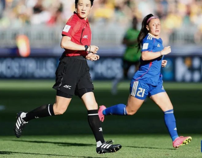 北青：中国裁判员董方雨、谢丽君将受邀执法U17女足欧锦赛