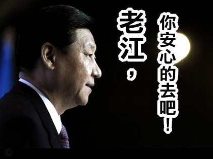 更衣室风波后，姆巴佩再次被拍到笑容满面地前往训练基地