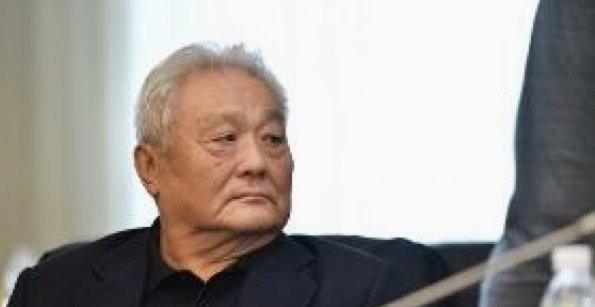 武磊为93岁师爷年维泗祝寿：我们会把年指导精神传递下去