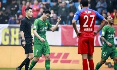 国安主帅怒斥争议判罚 张玉宁进球被吹成悲剧