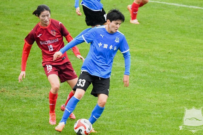 勤勤恳恳！比赛尾声2球领先，凯恩也在参与防守破坏进攻2411
