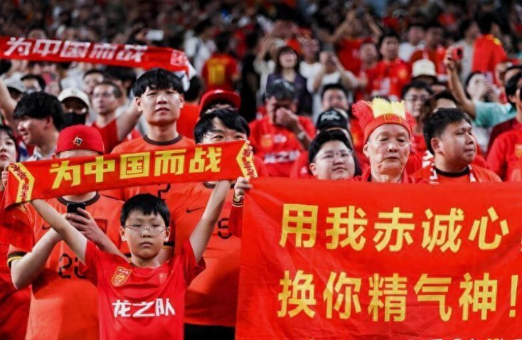 我说一句暴论，中国球迷在未来10-15年会比日本球迷幸福得多