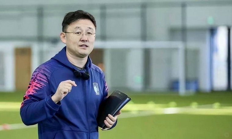 董路炮轰青训模式之争，孙继海如何破局？
